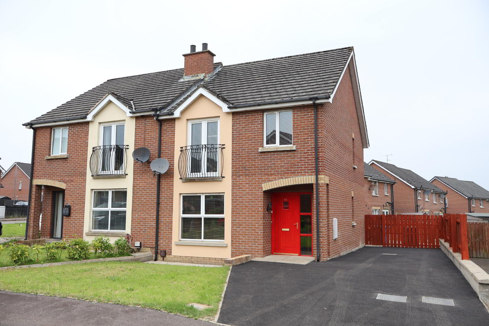 83 Drummond Manor 1 of 7