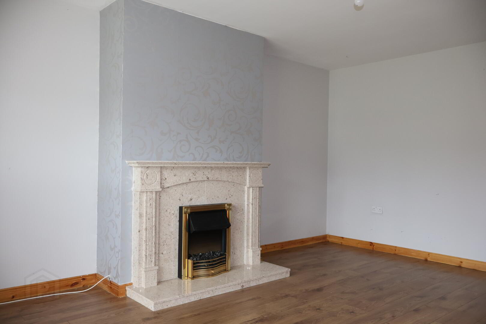83 Drummond Manor 3 of 7