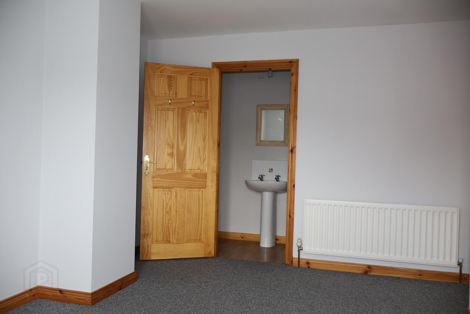 83 Drummond Manor 4 of 7