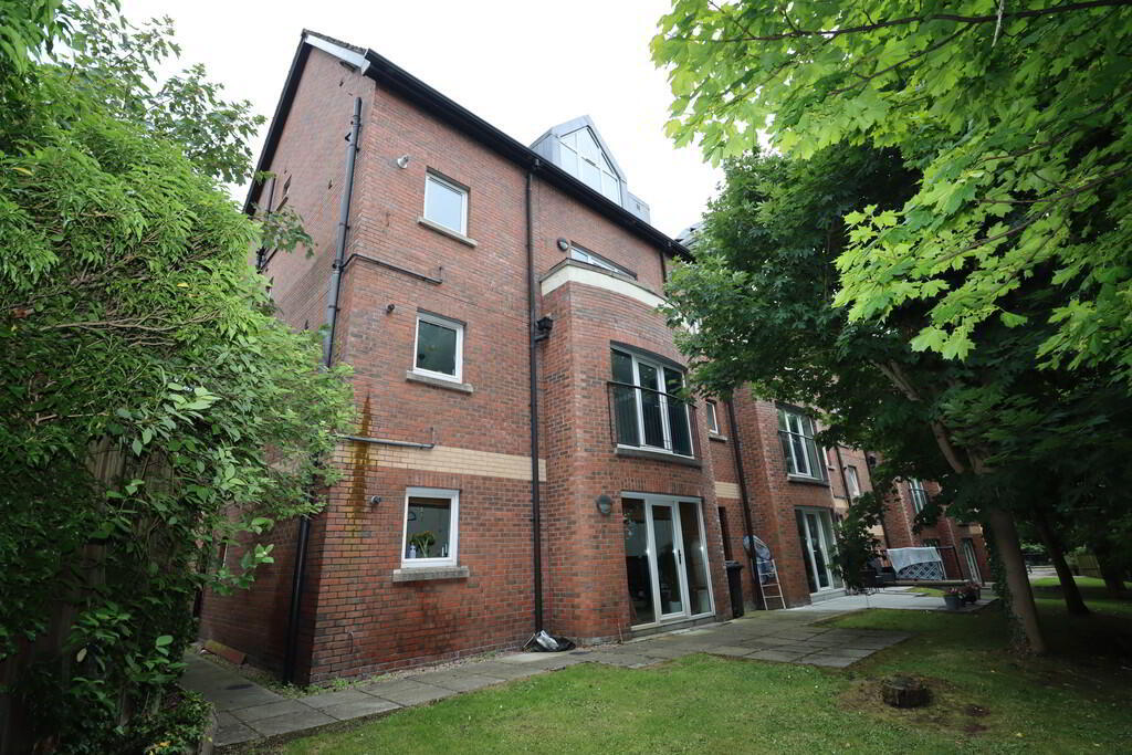 3 Glenmount Manor 10 of 10