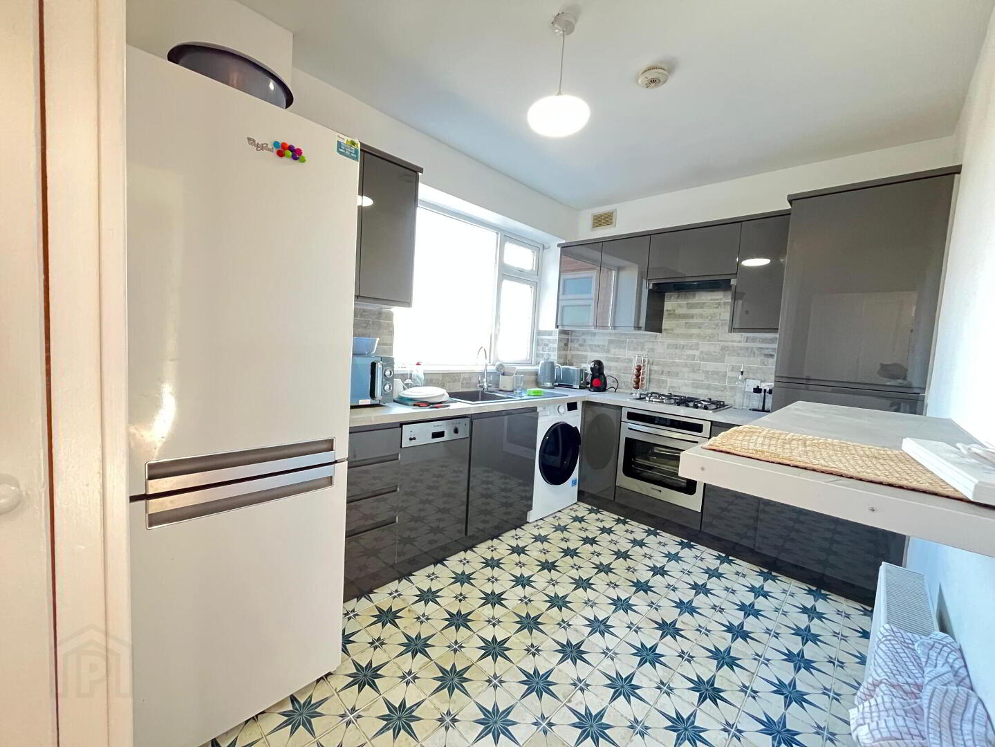 Glenwaverly Court 5 of 10