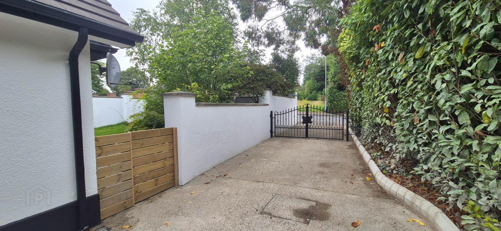 28 Steelstown Road 4 of 47