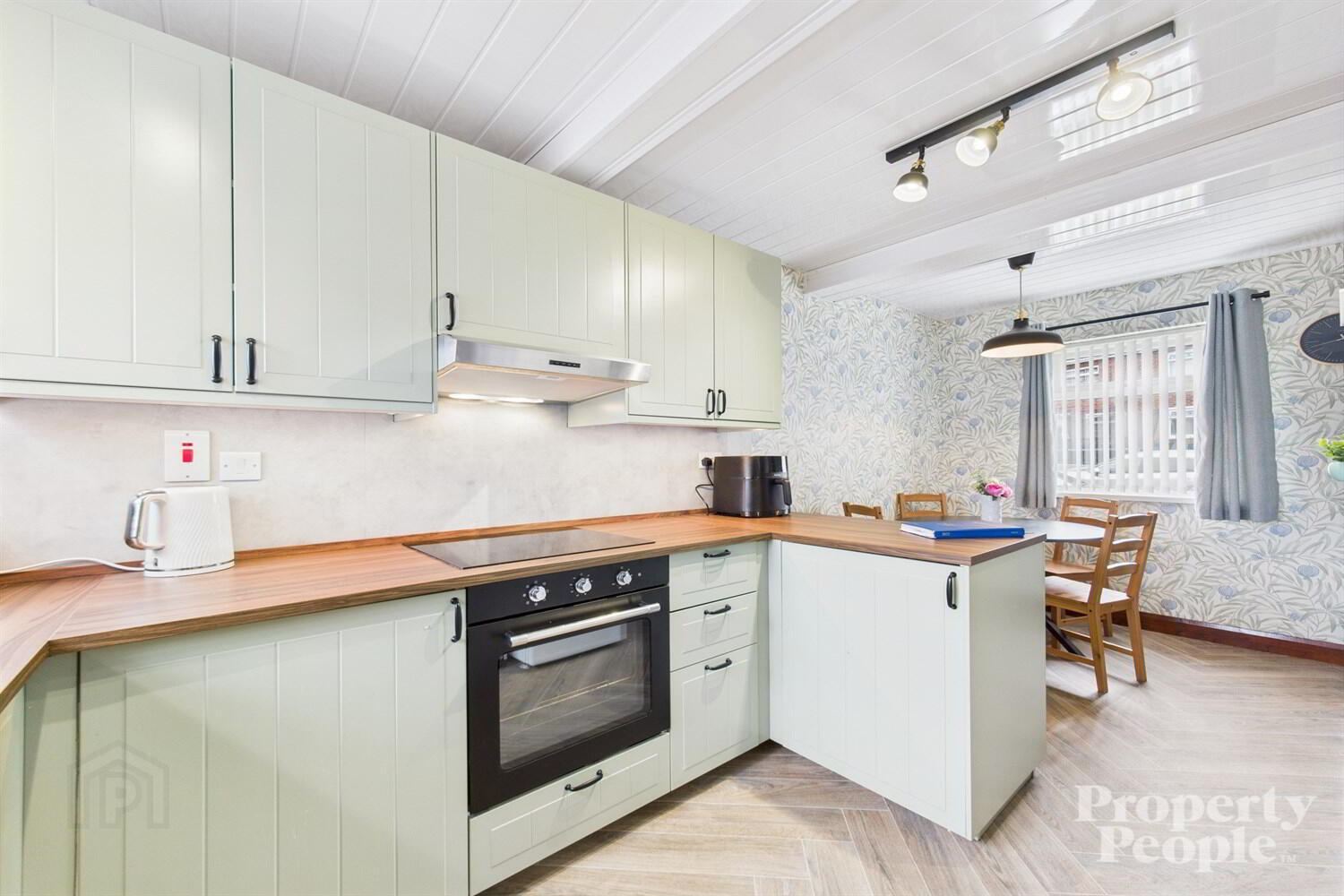 21 Highfield Drive 12 of 30