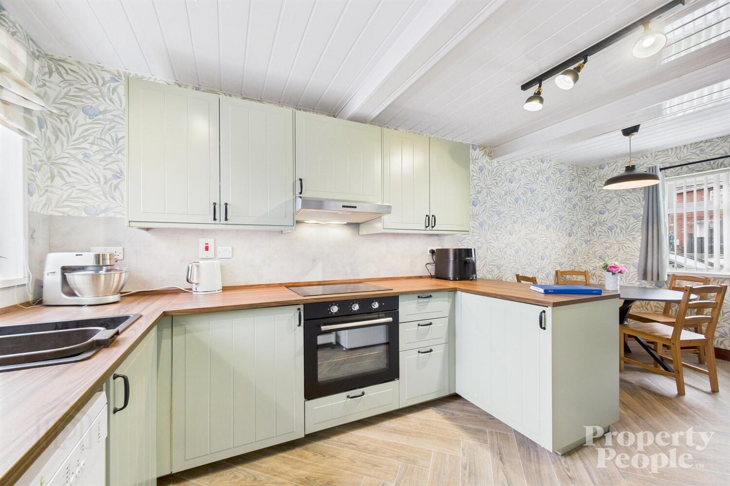 21 Highfield Drive 9 of 30