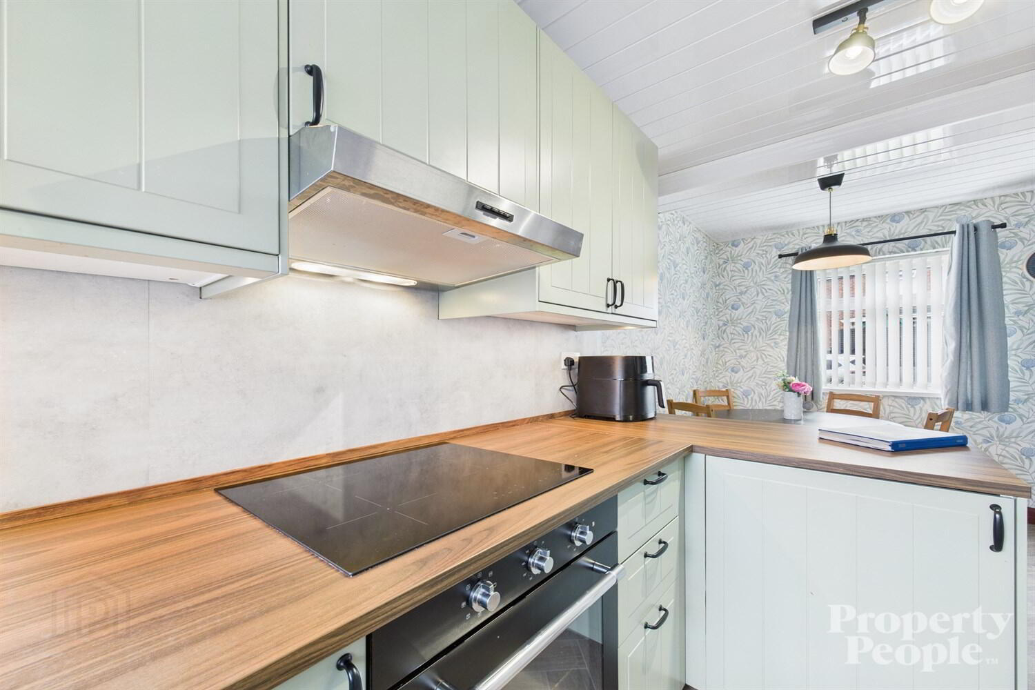 21 Highfield Drive 11 of 30
