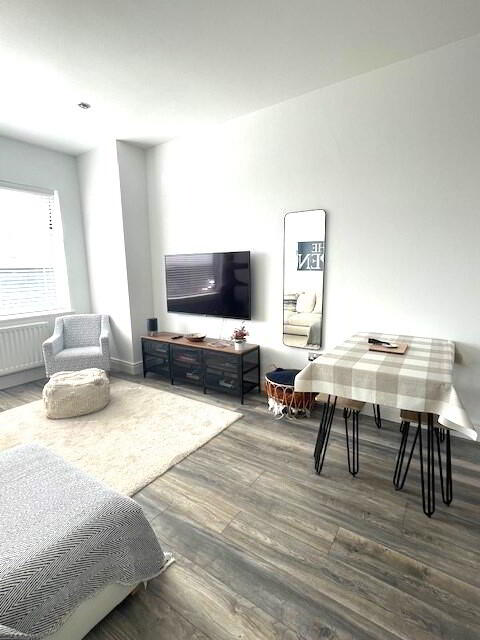 Unit 1, 81 Eglinton Street 3 of 9