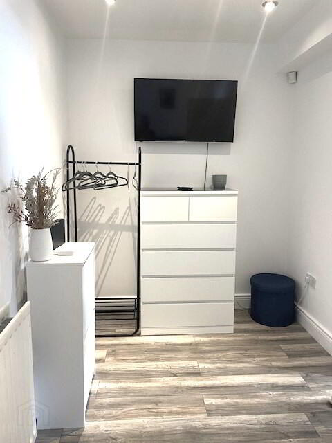 Unit 1, 81 Eglinton Street 7 of 9