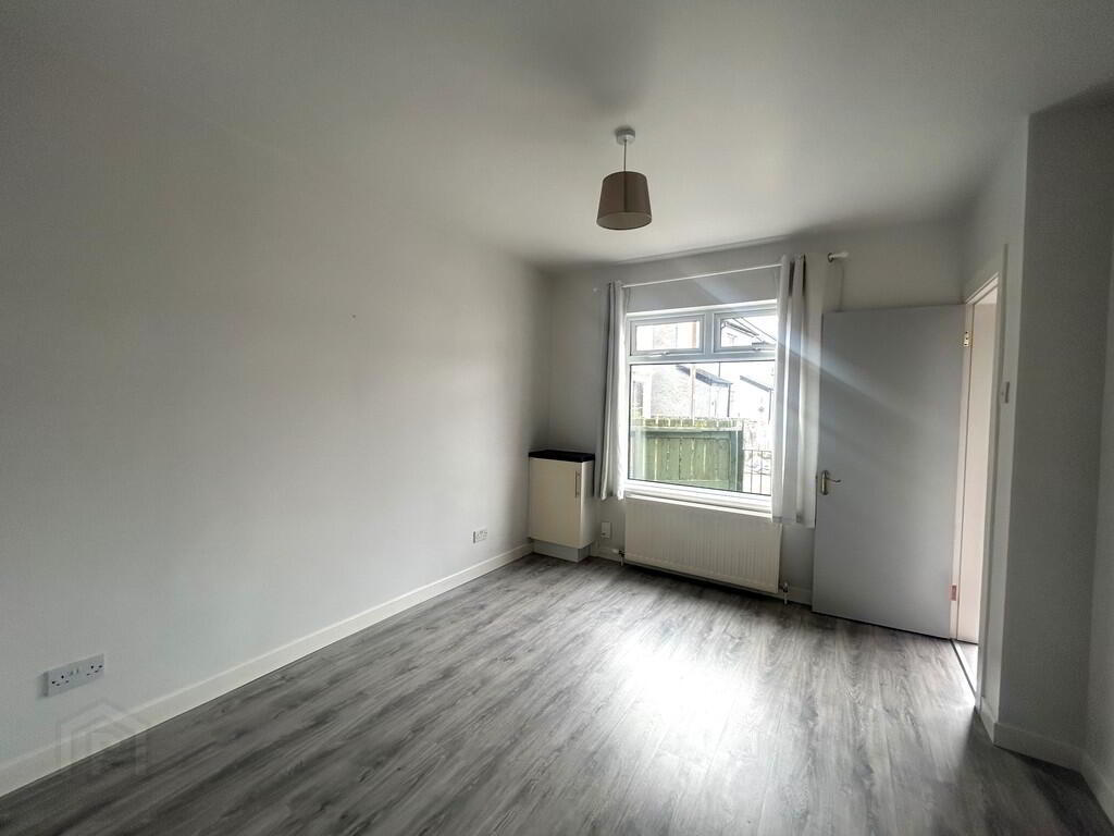 30 Dunraven Crescent 2 of 10