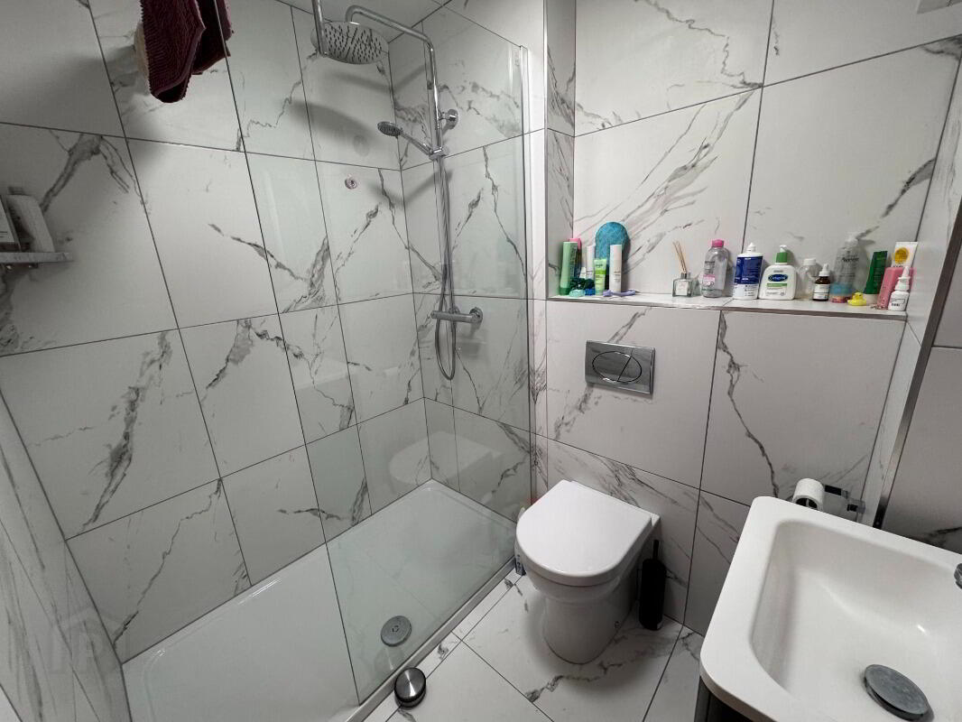 Apt 5c, Stranmillis Court 7 of 10