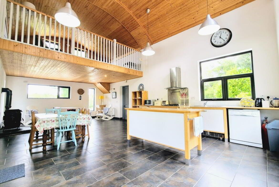 Sues Cottage 10 of 42