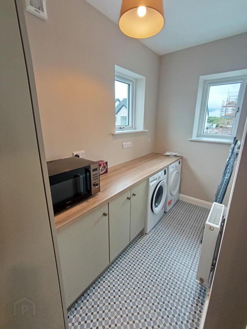 72 Newtown Avenue 5 of 20