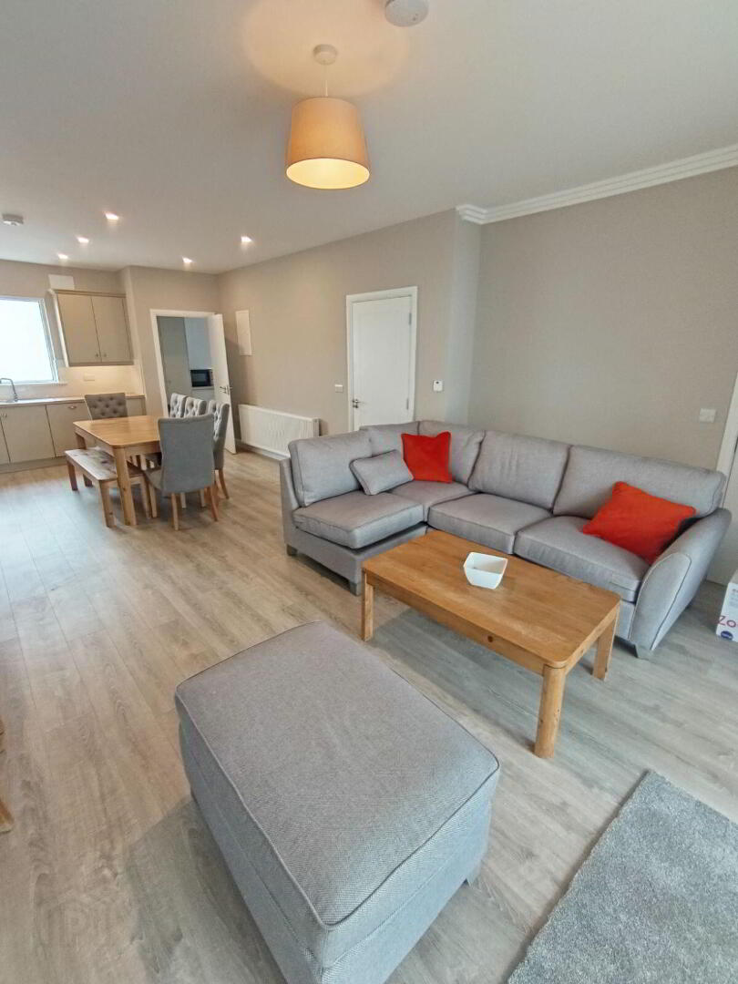 72 Newtown Avenue 7 of 20