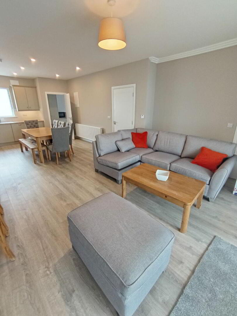 72 Newtown Avenue 9 of 20