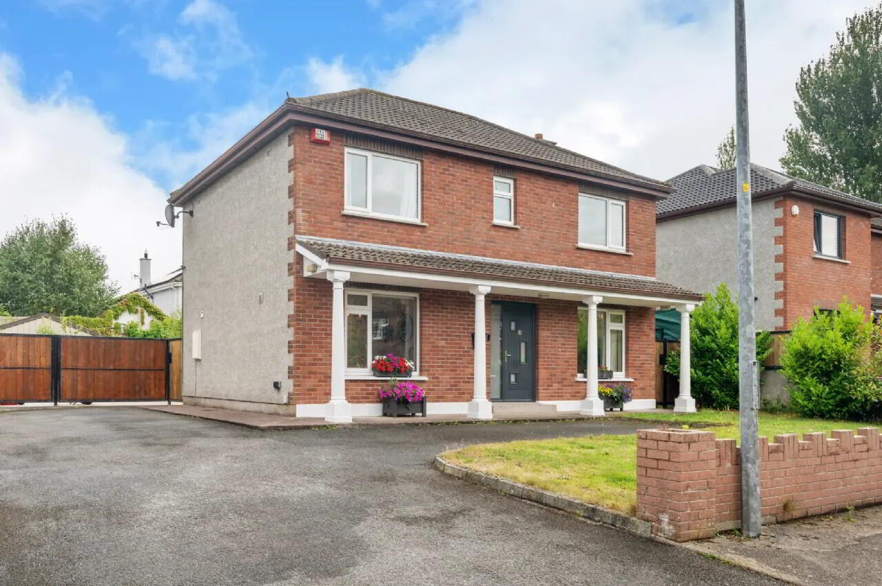 6 Eglantine Drive 2 of 17