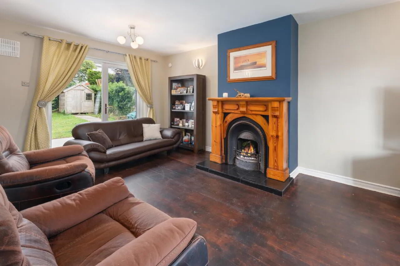 6 Eglantine Drive 4 of 17
