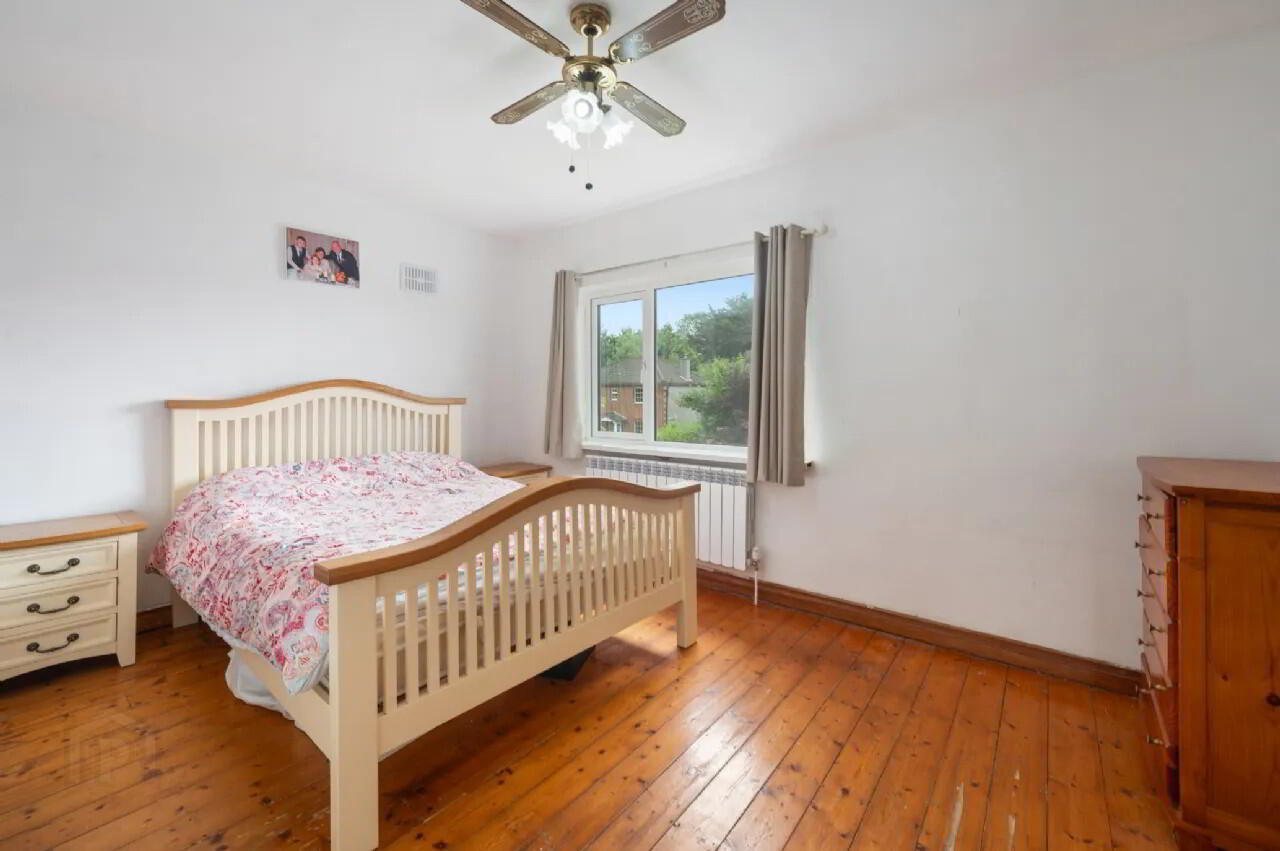 6 Eglantine Drive 9 of 17