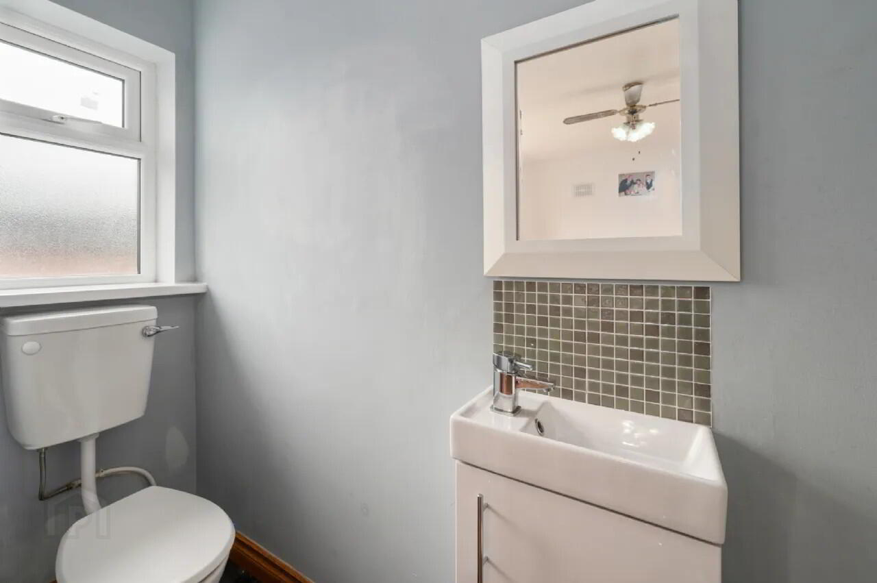 6 Eglantine Drive 11 of 17