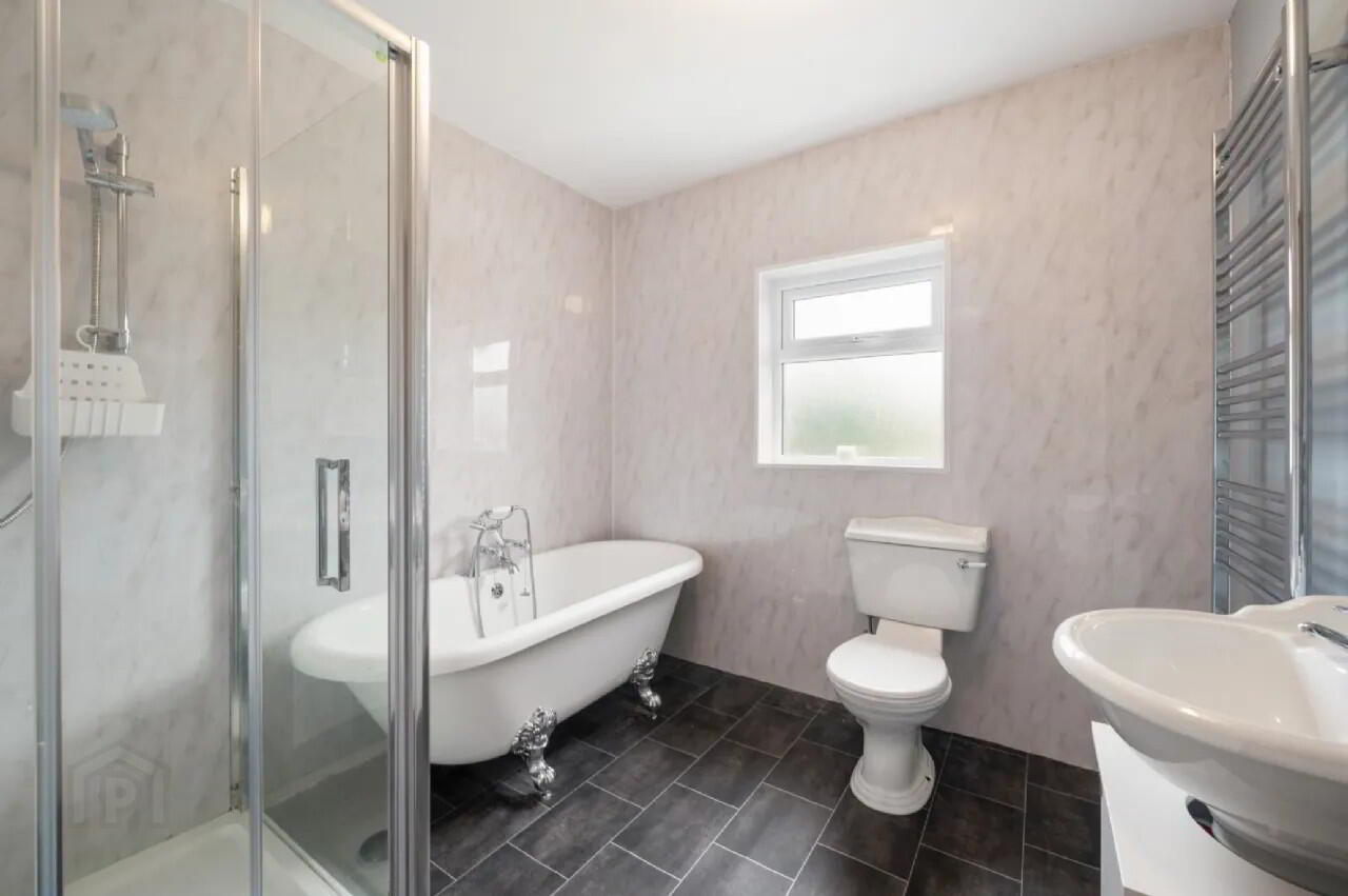 6 Eglantine Drive 13 of 17