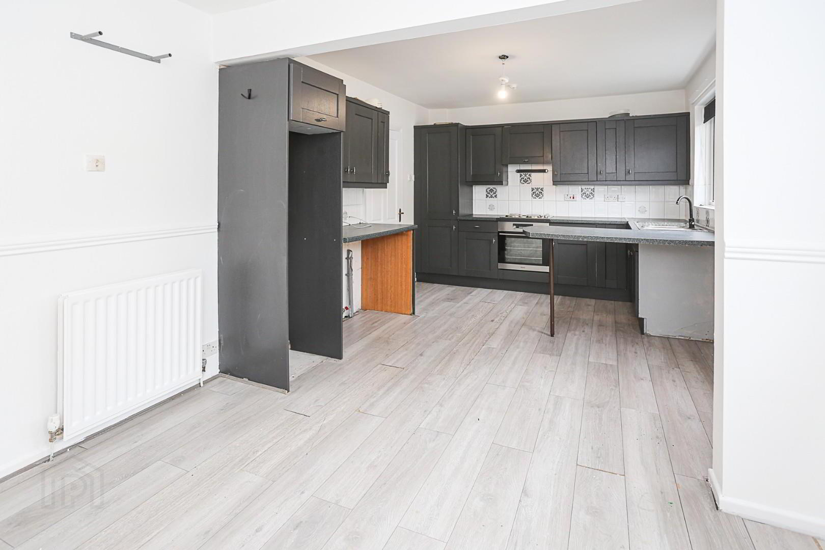 8 Fernmore Avenue 11 of 15