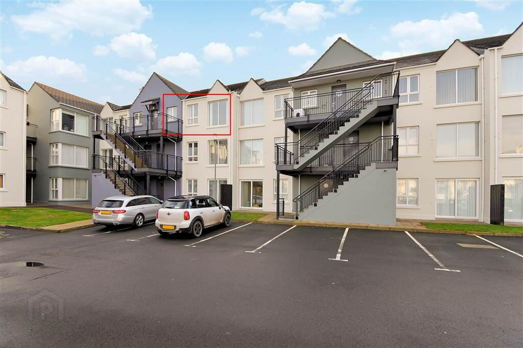 40 Old Castle Court 1 of 8