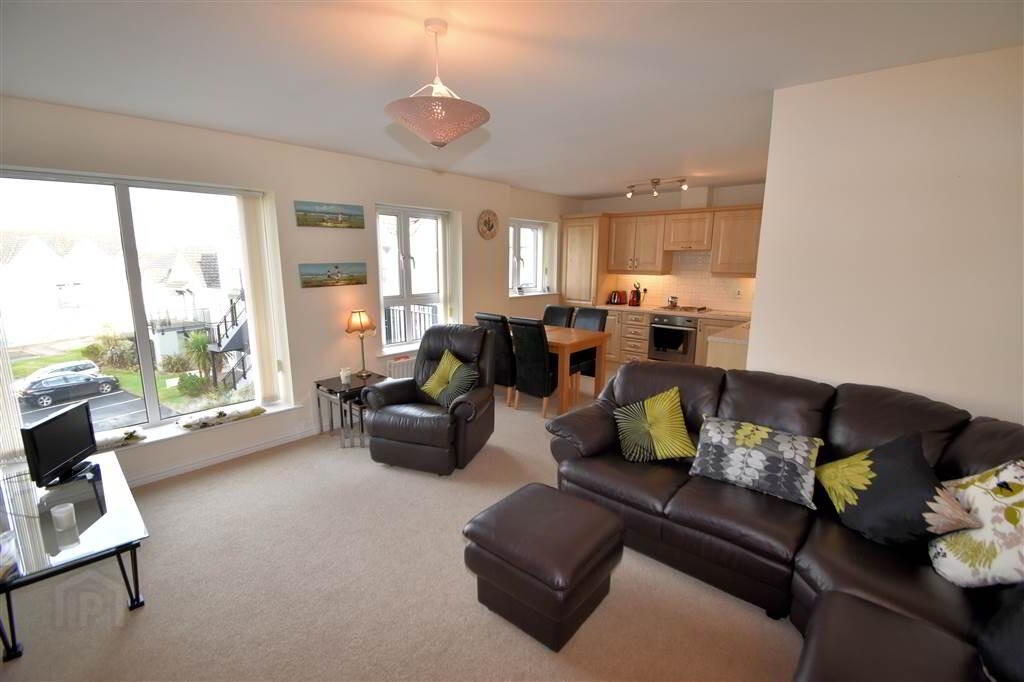 40 Old Castle Court 3 of 8