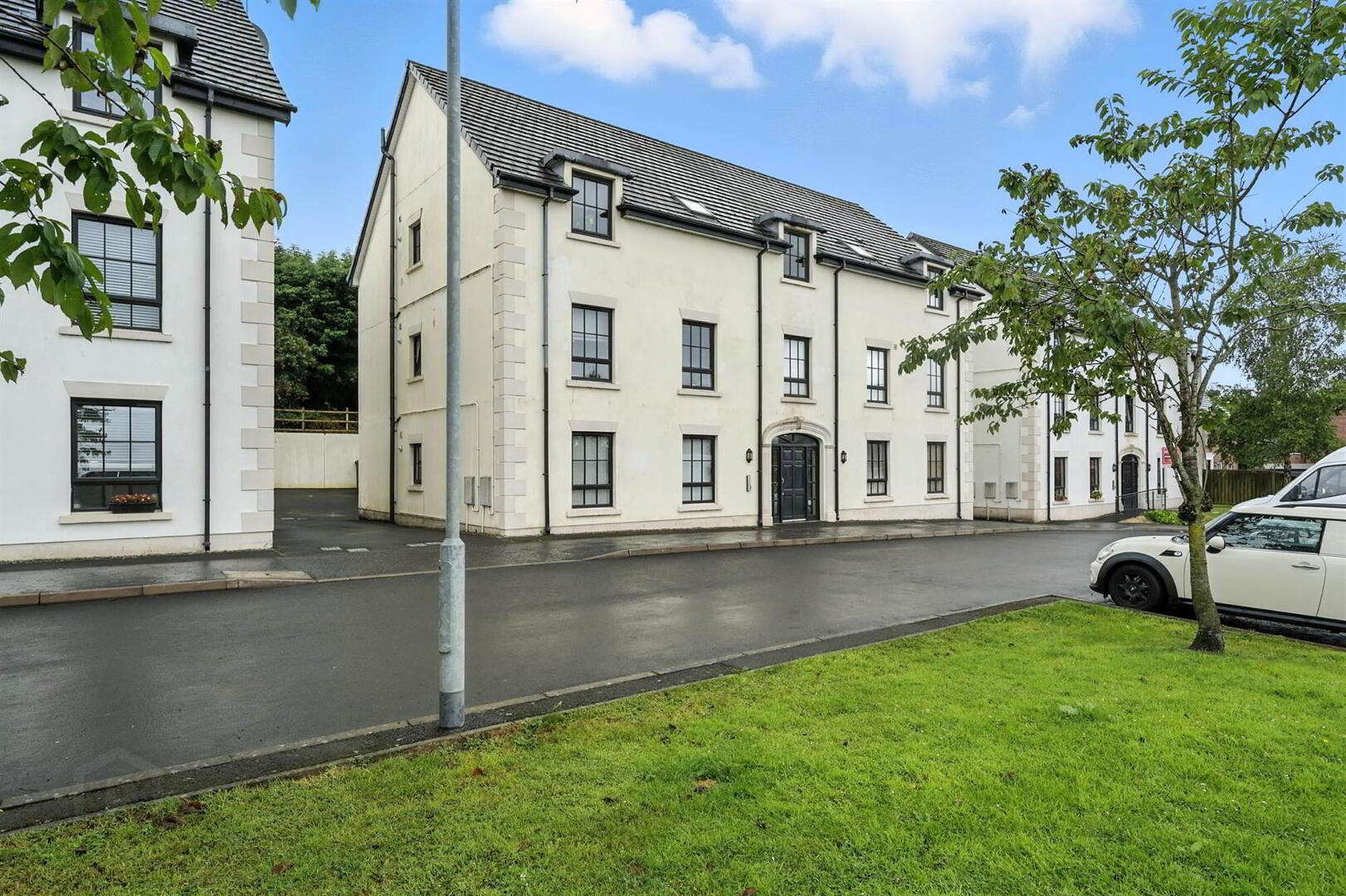 Apt 52, Sir Richard Wallace Walk 1 of 21