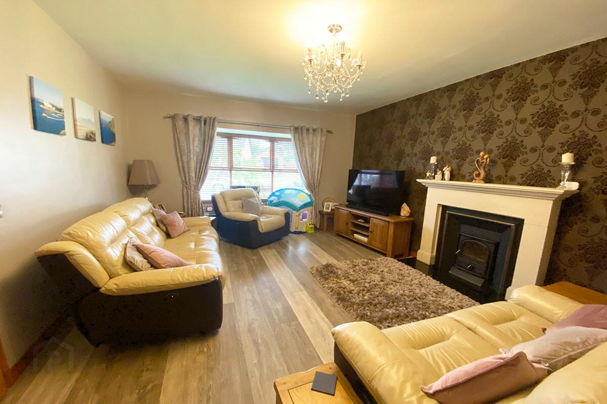 36 Chestnut Brae 3 of 16