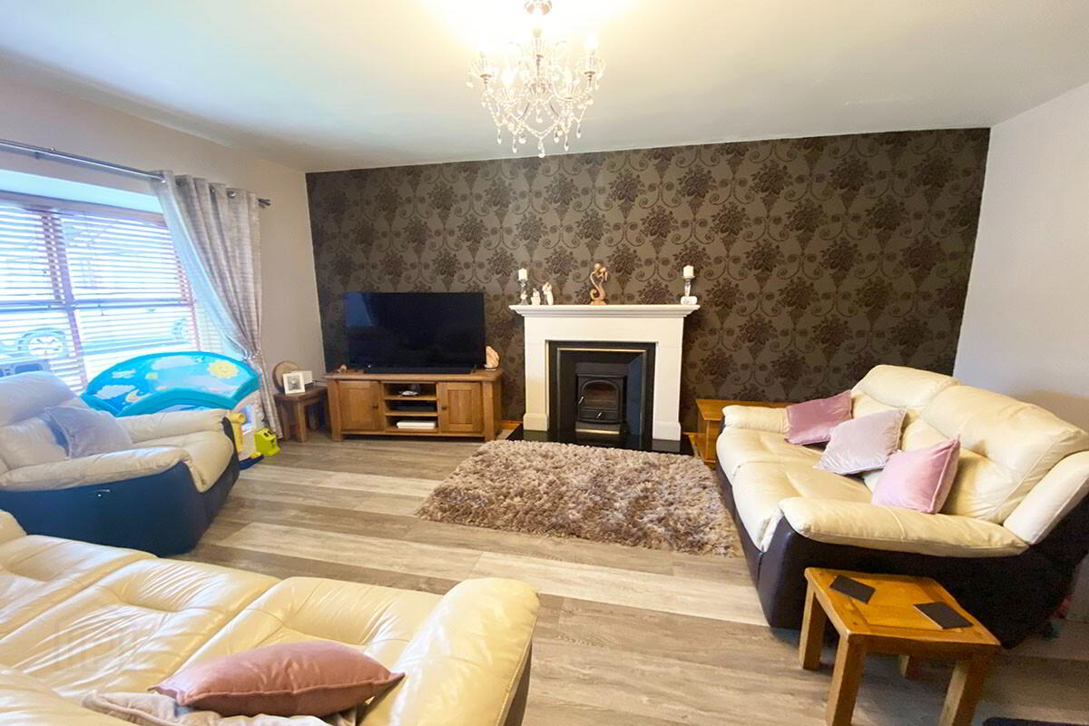 36 Chestnut Brae 4 of 16