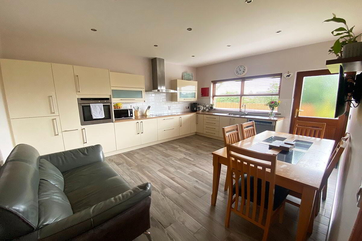 36 Chestnut Brae 5 of 16