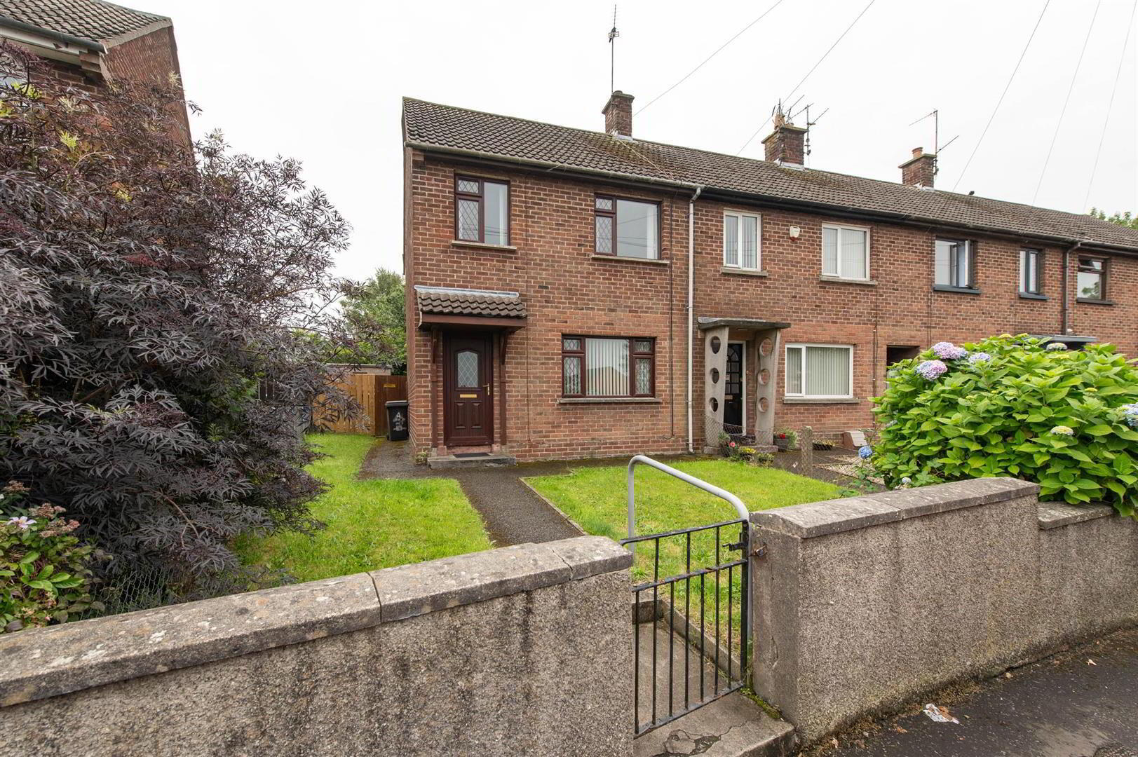 4 Edenderry Park 1 of 17