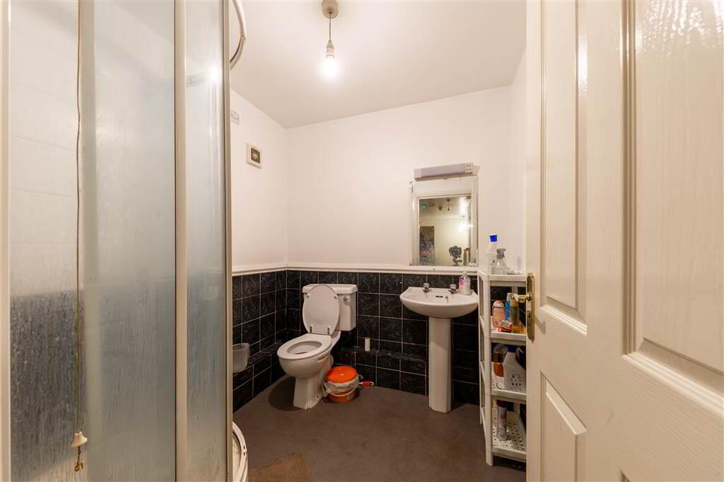 34b Ashley Avenue 6 of 8