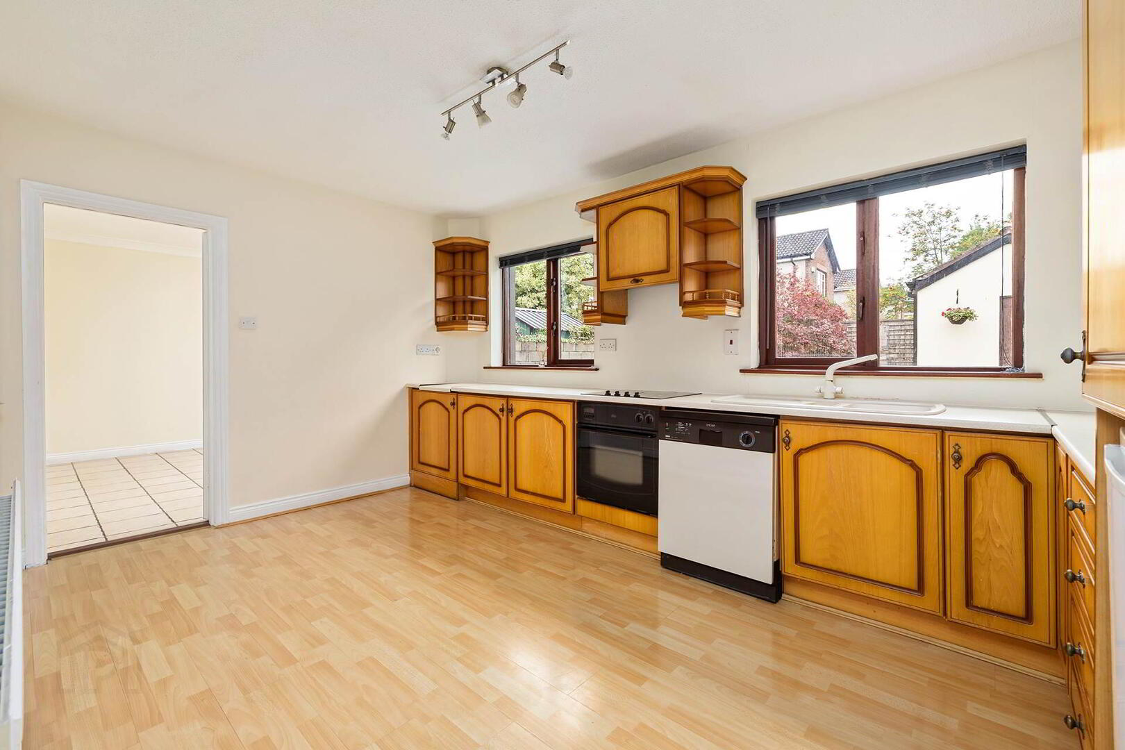 20 Aylmer Crescent 4 of 32