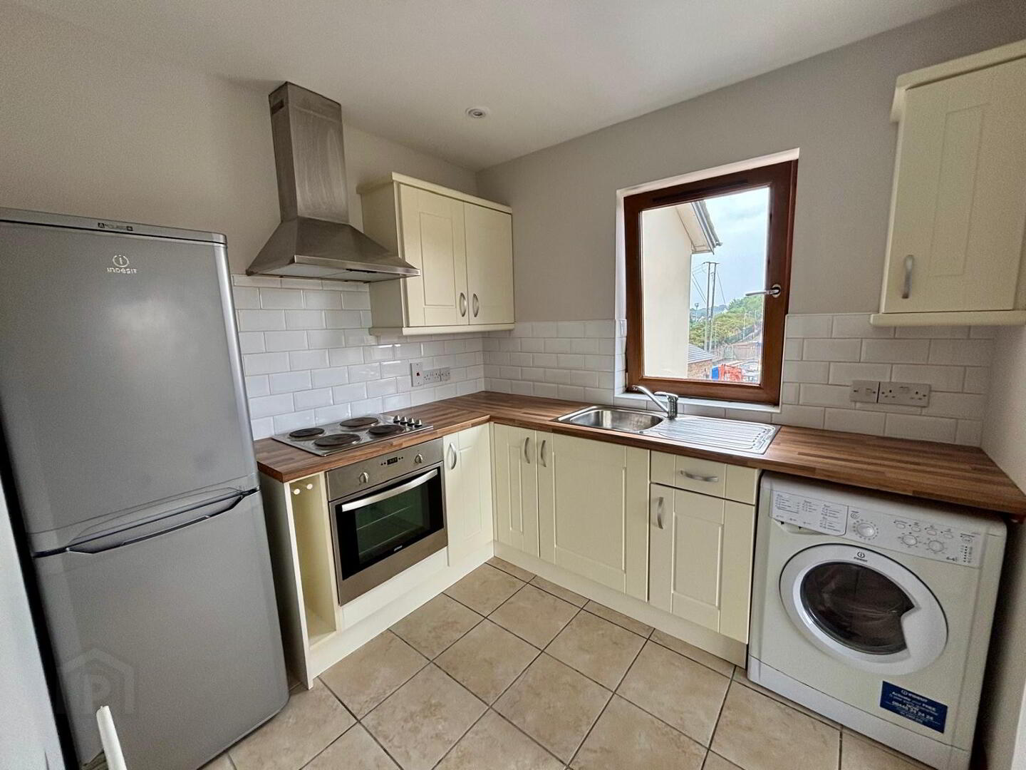 24 Shaftesbury Drive 5 of 15
