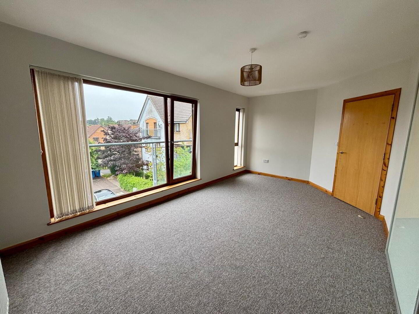 24 Shaftesbury Drive 2 of 15