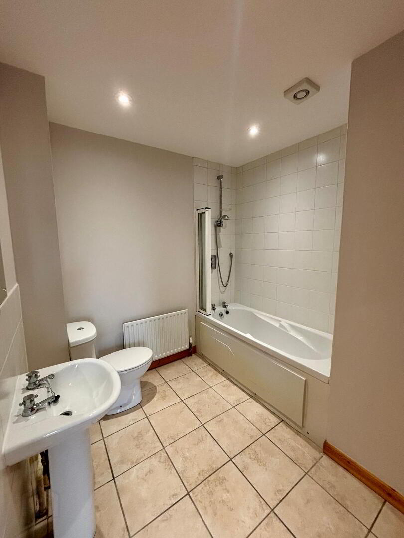 24 Shaftesbury Drive 7 of 15