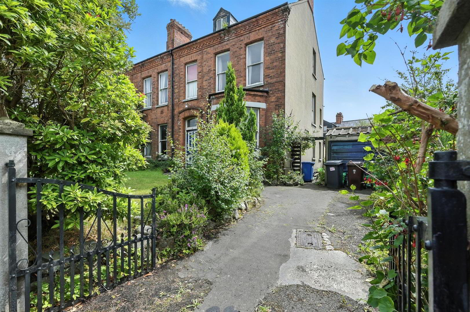 33 Marlborough Park North 1 of 18