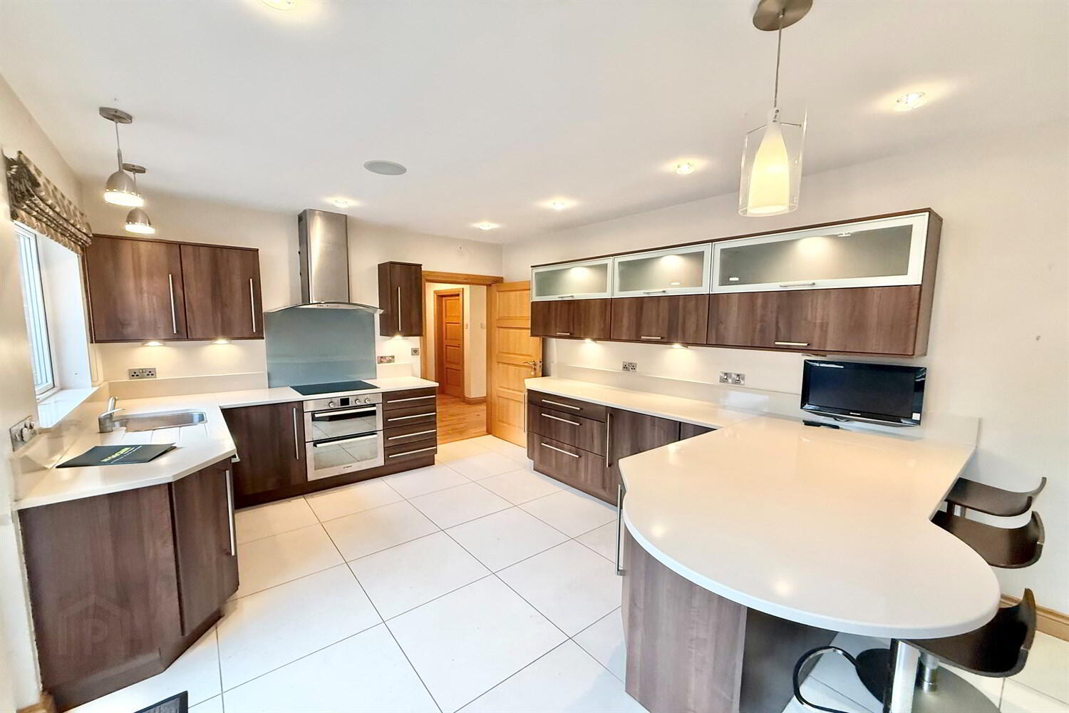 14 Strangford Avenue 3 of 17