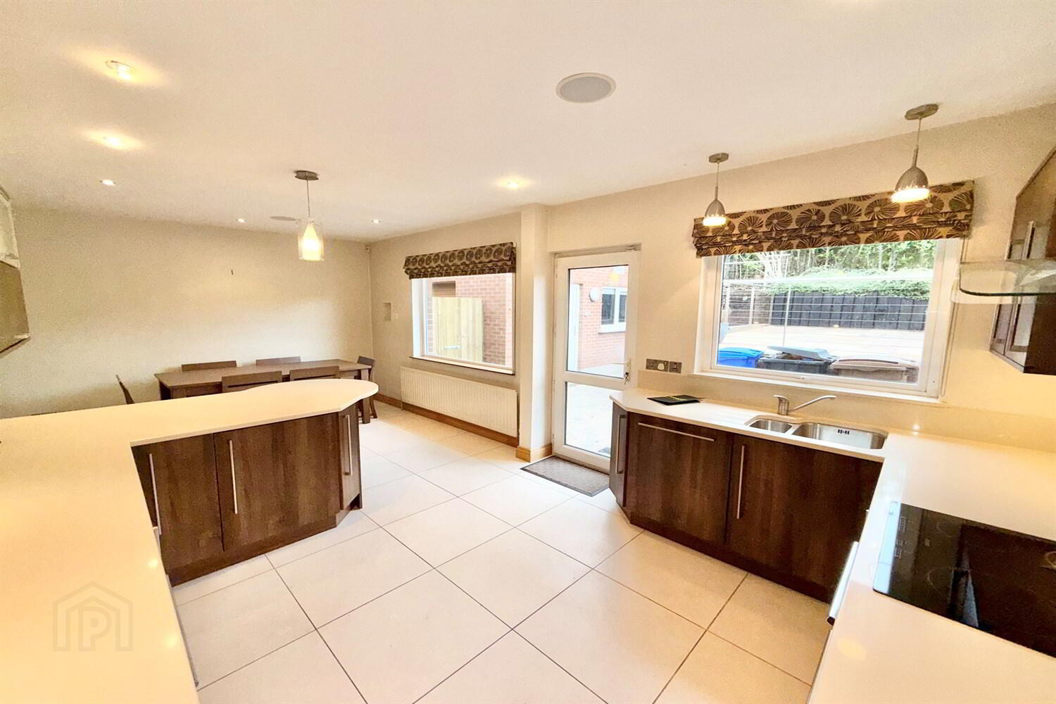 14 Strangford Avenue 5 of 17