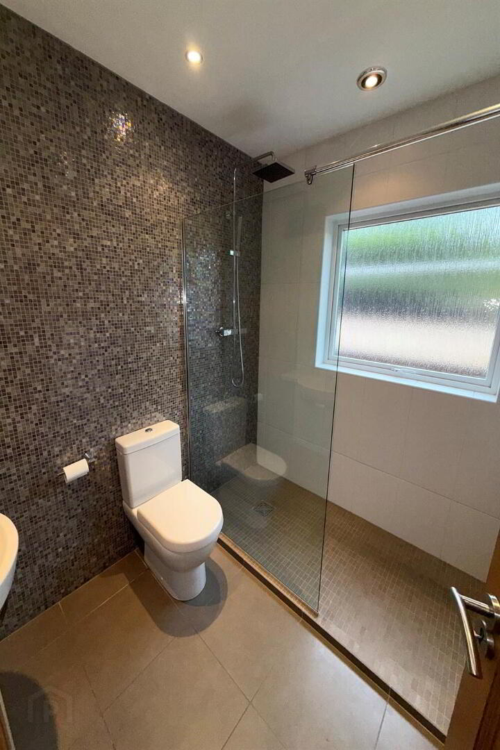 14 Strangford Avenue 9 of 17