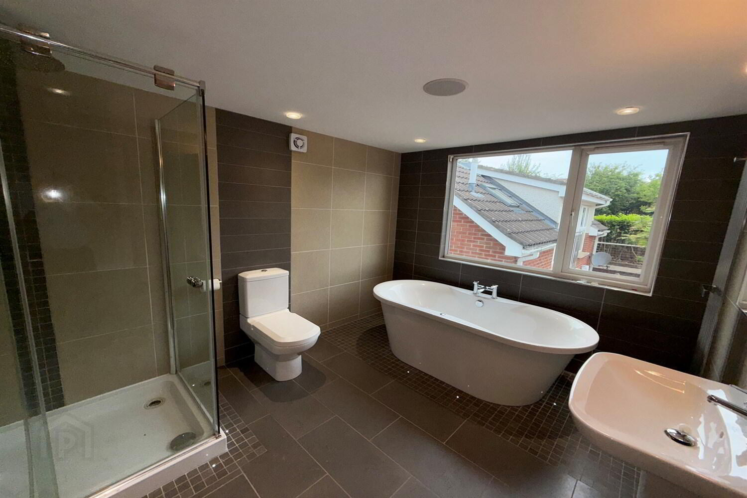 14 Strangford Avenue 12 of 17