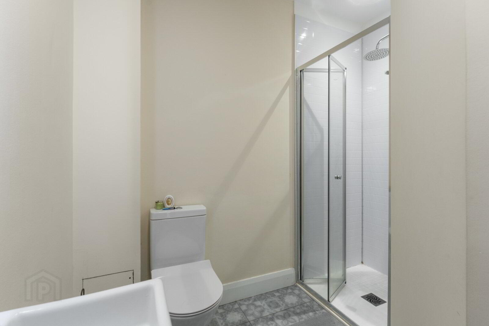Flat 4, 6 Crescent Gardens 9 of 16