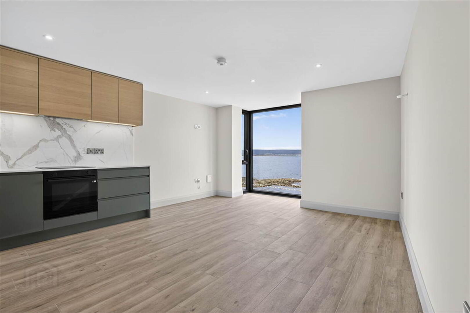 Apartment 3 19 The Promenade 11 of 30