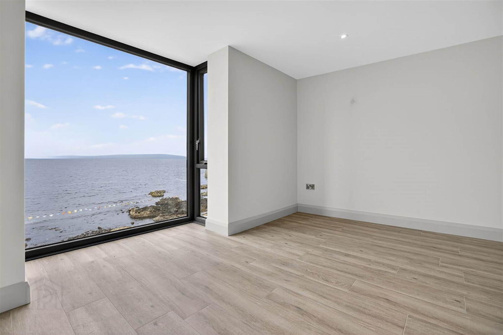Apartment 3 19 The Promenade 12 of 30