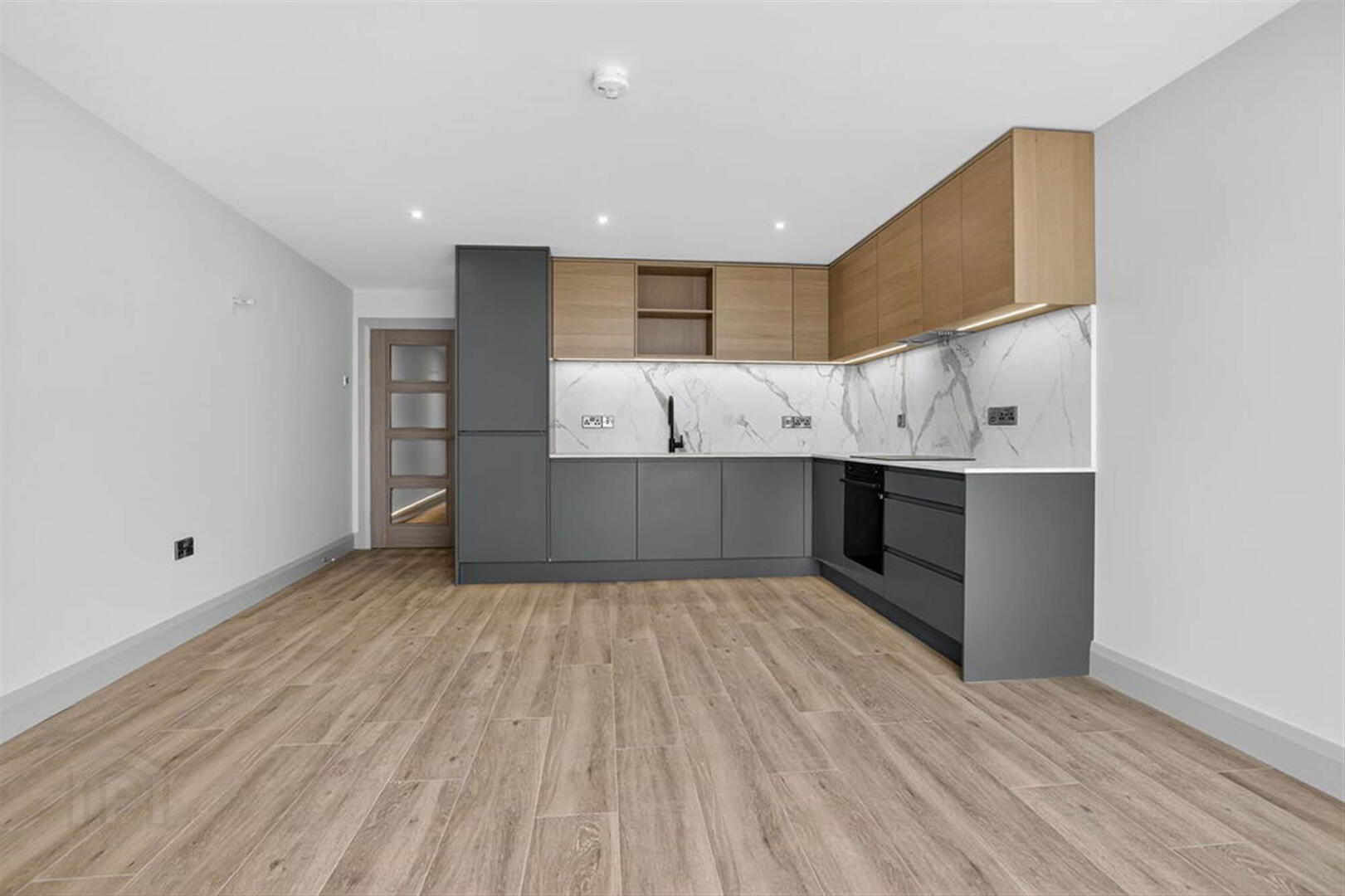 Apartment 3 19 The Promenade 7 of 30