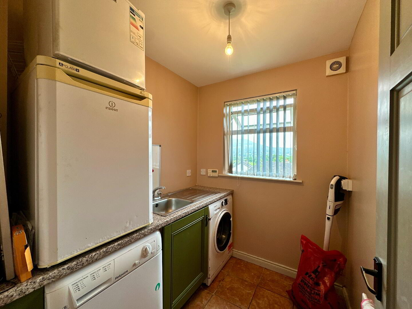 3 Longfield Heights 12 of 24