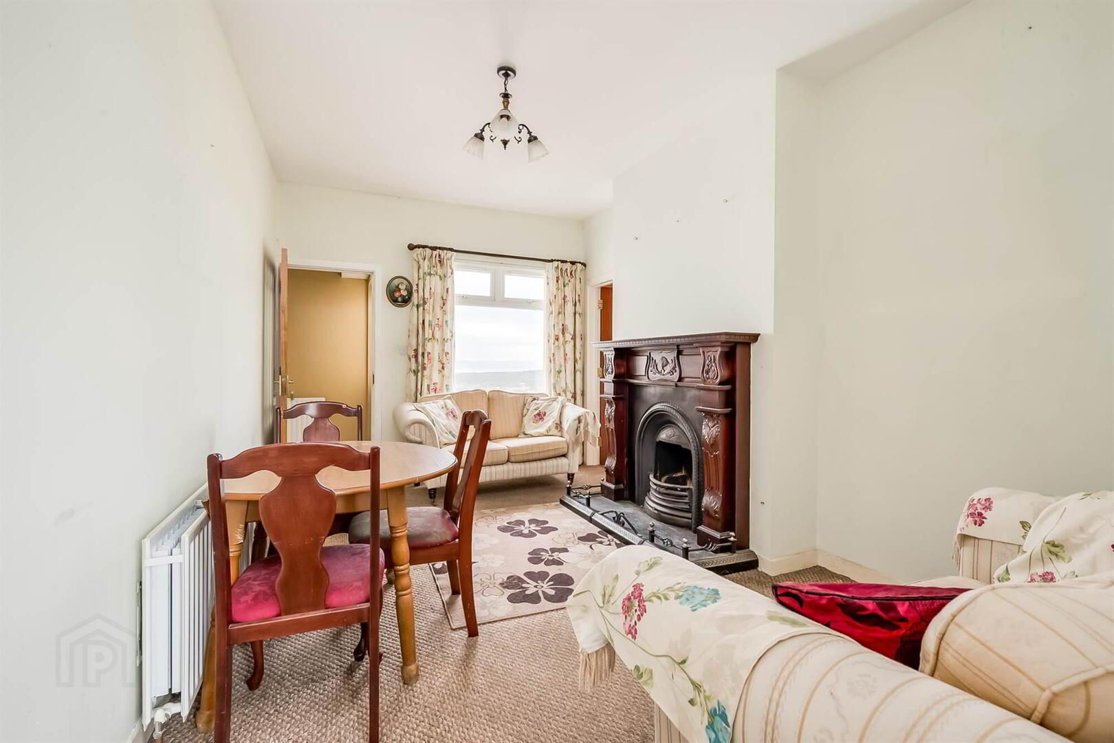 Bungalow @, 51 Middle Braniel Road 4 of 13