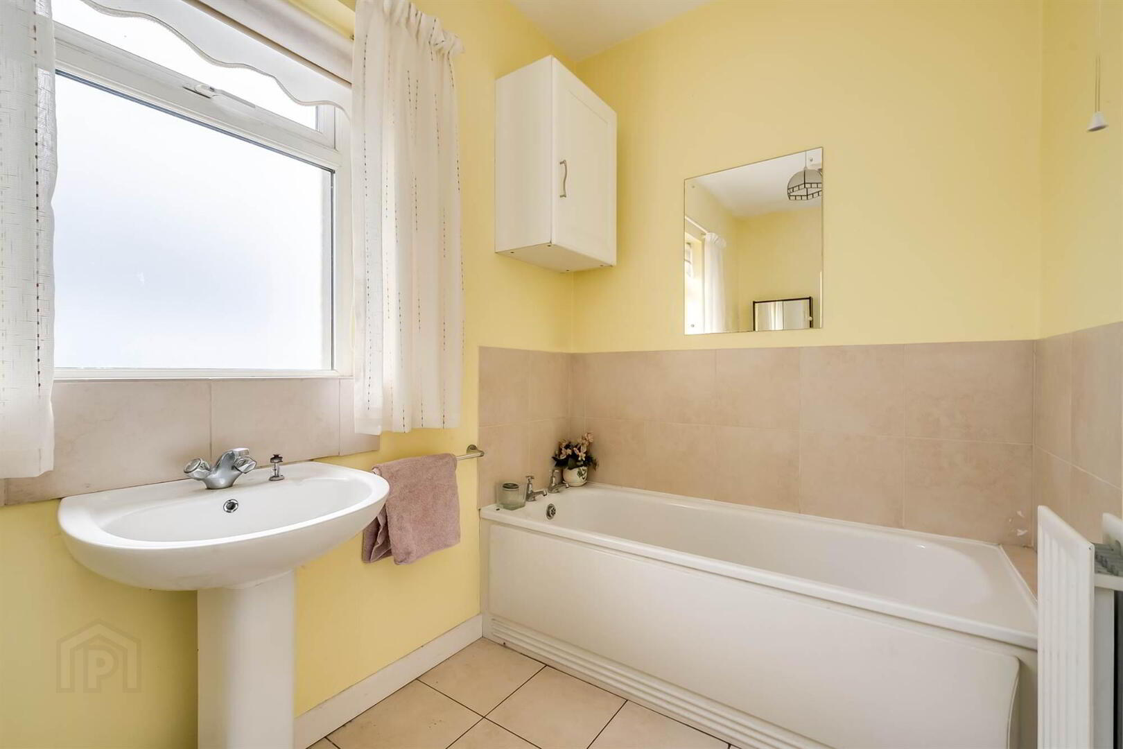 Bungalow @, 51 Middle Braniel Road 7 of 13