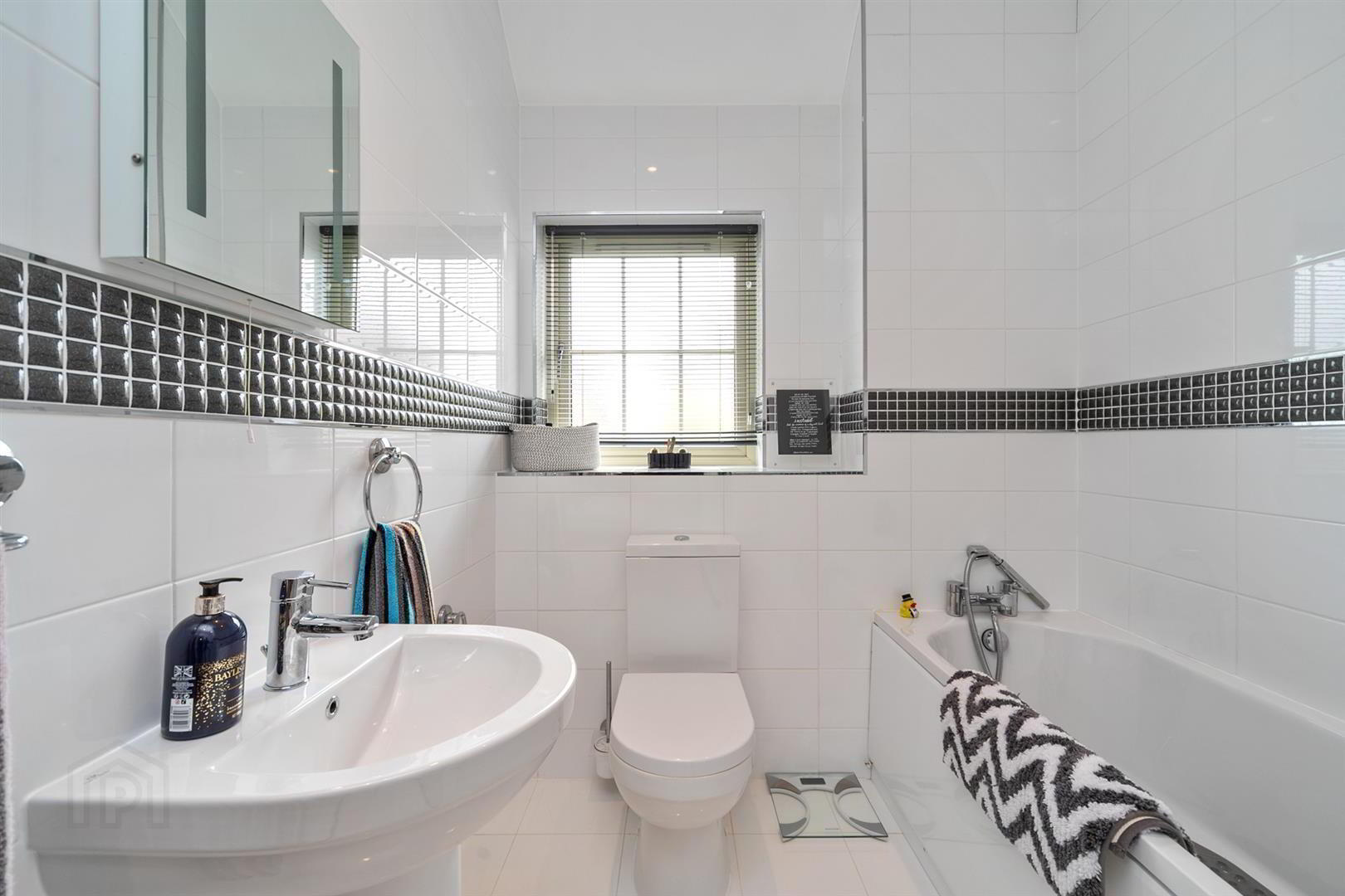 4 Bracken Hill Avenue 28 of 36