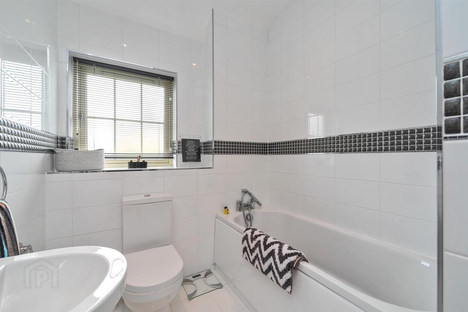 4 Bracken Hill Avenue 29 of 36