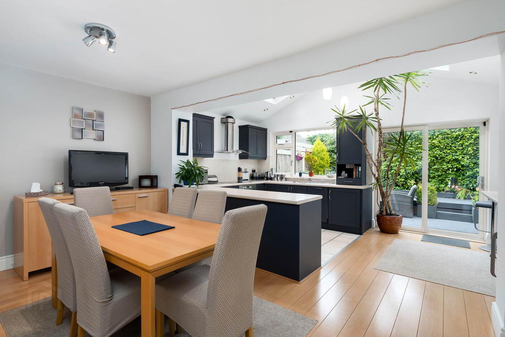 293 Blackhorse Avenue 2 of 38